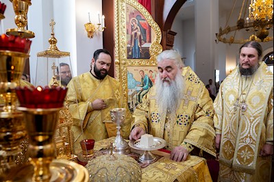 Божественная литургия в храме в честь Нерукотворного Образа Спасителя г .Саратова