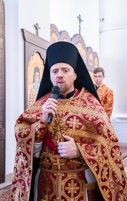Митрополит Игнатий совершил Божественную литургию в Петропавловском храме Саратова