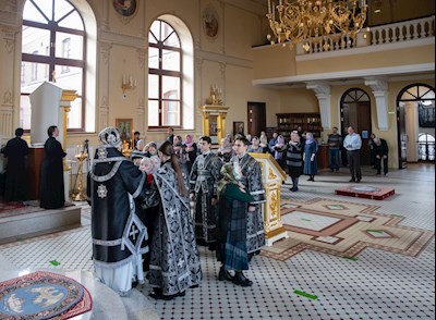 Митрополит Игнатий совершил вечернюю Литургию Преждеосвященных Даров в храме во имя святого апостола и евангелиста Иоанна Богослова при Саратовской православной духовной семинарии