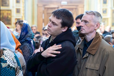 Митрополит Саратовский и Вольский Игнатий совершил вечерню в соединении с Литургией Иоанна Златоуста в Покровском соборе г. Саратова