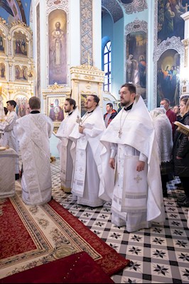 Митрополит Игнатий совершил Божественную литургию в Свято-Духовском соборе г. Саратова