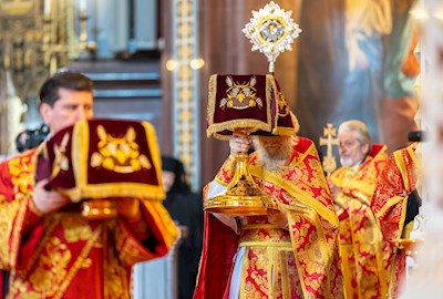 Митрополит Игнатий принял участие в Божественной литургии в Храме Христа Спасителя