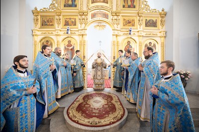 Митрополит Игнатий совершил Божественную литургию в Покровском храме г. Петровска