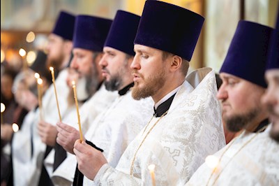 В Покровском соборе прошла торжественная встреча саратовских святителей