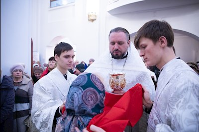 Митрополит Игнатий совершил Божественную литургию и чин Великого освящения воды в храме святителя Тихона, епископа Воронежского, Задонского чудотворца, г. Саратова