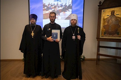 Митрополит Игнатий вручил дипломы выпускникам СПДС
