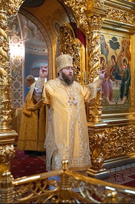 Митрополит Игнатий совершил Божественную литургию в Свято-Троицком кафедральном соборе Саратова