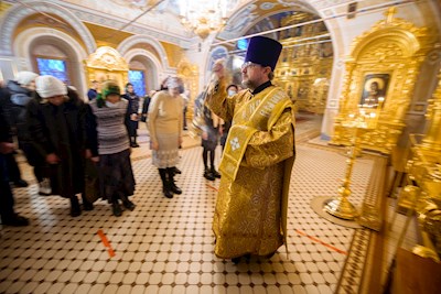 Митрополит Игнатий совершил всенощное бдение в Свято-Троицком кафедральном соборе г. Саратова
