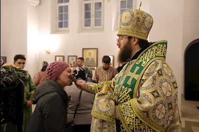 Митрополит Игнатий совершил Литургию Преждеосвященных Даров в храме в честь иконы Божией Матери «Всех скорбящих Радость» г. Саратова
