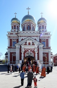 Божественная литургия в храме в честь Покрова Пресвятой Богородицы