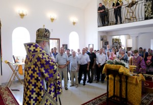 Божественная литургия в храме во имя святителей Василия Великого, Григория Богослова, Иоанна Златоуста г. Саратова