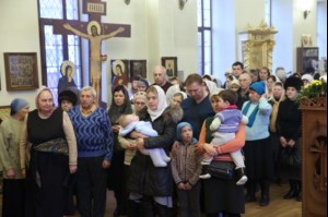 Божественная литургия на Архиерейском подворье — храме во имя преподобного Серафима Саровского г.Саратова
