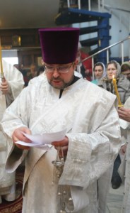 Божественная литургия и панихида в храме во имя святителя и чудотворца Николая на Елшанском кладбище г. Саратова