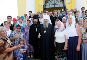Божественная Литургия в храме во имя святой великомученицы Параскевы Пятницы села Малиновка Аркадакского района