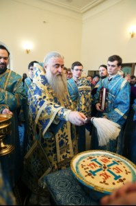 Вечерня в соединении с Божественной литургией свт. Иоанна Златоуста в храме в честь Благовещения Пресвятой Богородицы г.Вольска