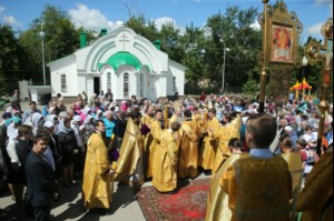 Божественная литургия в храме во имя Всех Святых, в земле Российской просиявших, г. Саратова