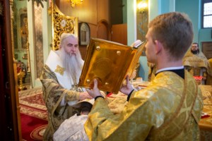 Божественная литургия в храме Сошествия Святого Духа г. Саратова