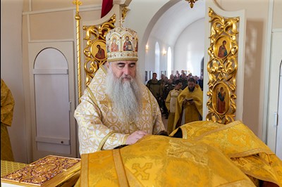 Божественная литургия в храме святых Царственных страстотерпцев п. Дубки Саратовского района