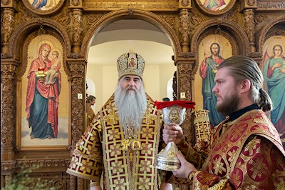 Божественная литургия в храме во имя святых бессребреников и чудотворцев Космы и Дамиана г. Саратова