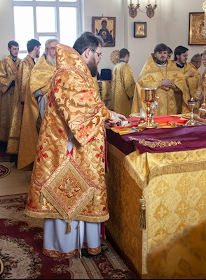 Митрополит Игнатий совершил Божественную литургию в храме Казанской иконы Божией Матери г. Саратова