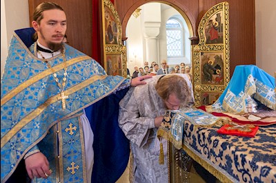 Божественная литургия на Архиерейском подворье – в храме в честь иконы Божией Матери «Утоли моя печали» г. Саратова