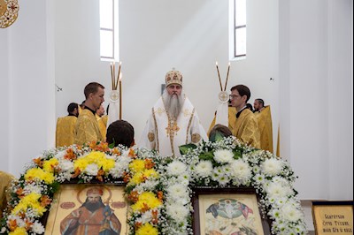 Божественная литургия в храме святителя Тихона, Епископа Воронежского, Задонского чудотворца г. Саратова