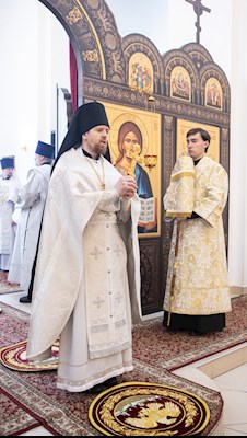 Митрополит Игнатий совершил Божественную литургию в Петропавловском храме г. Саратова