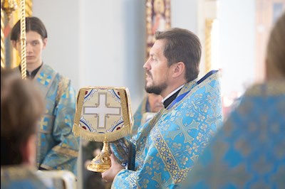 Митрополит Игнатий совершил Божественную литургию в Покровском храме г. Петровска