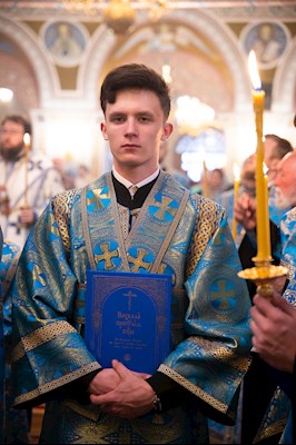 Митрополит Игнатий совершил вечернее богослужение с чтением акафиста Пресвятой Богородице в Свято-Троицком кафедральном соборе г. Саратова
