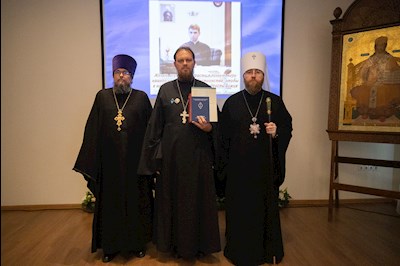 Митрополит Игнатий вручил дипломы выпускникам СПДС
