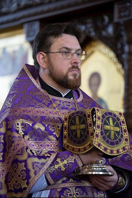 Митрополит Игнатий совершил Божественную литургию в Крестовоздвиженском храме г. Хвалынска
