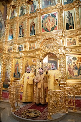 Митрополит Игнатий совершил Божественную литургию в Свято-Троицком кафедральном соборе Саратова