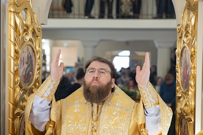 Митрополит Игнатий совершил Божественную литургию в Трехсвятительском храме г. Саратова