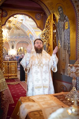 Митрополит Игнатий совершил Божественную литургию в Свято-Троицком кафедральном соборе Саратова