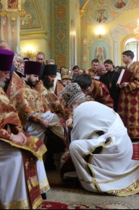 Вечерня в соединении с Литургией Василия Великого и Чин умовения ног в храме в честь Покрова Пресвятой Богородицы г.Саратова