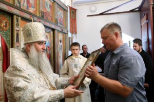 Божественная литургия в храме во имя святителя Тихона, епископа Воронежского, Задонского чудотворца г. Саратова