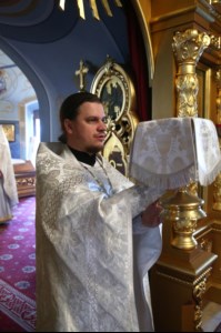 Митрополит Лонгин совершил Крещальную Литургию