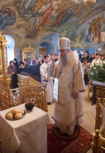 Божественная литургия и крещение оглашенных в Свято-Троицком кафедральном соборе Саратова