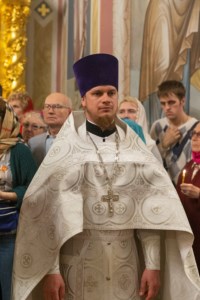 Митрополит Лонгин совершил пасхальное богослужение