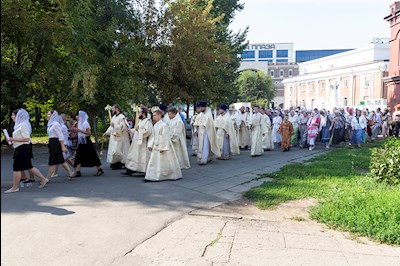 Божественная литургия в храме во имя святителя Митрофана, епископа Воронежского, г.Саратова