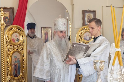 Божественная литургия в храме святых Царственных страстотерпцев г. Саратова
