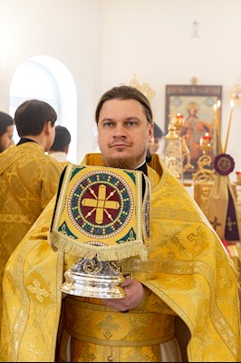 Божественная литургия в храме в честь святителя Иоанна Златоуста в п. Зональный г. Саратова