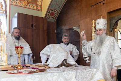 Божественная литургия в Вознесенско-Пантелеимоновском храме с. Усть-Курдюм Саратовского района
