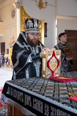 Митрополит Игнатий совершил вечернюю Литургию Преждеосвященных Даров в храме во имя святого апостола и евангелиста Иоанна Богослова при Саратовской православной духовной семинарии