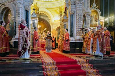 Митрополит Игнатий принял участие в Божественной литургии в Храме Христа Спасителя