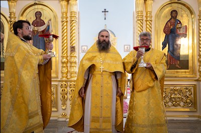 Митрополит Игнатий совершил Божественную литургию в храме Покрова Пресвятой Богородицы г. Петровска
