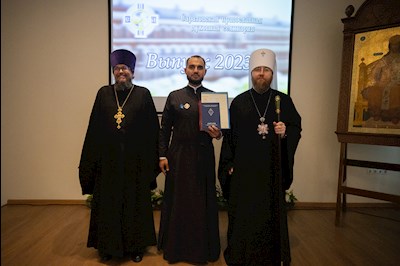 Митрополит Игнатий вручил дипломы выпускникам СПДС