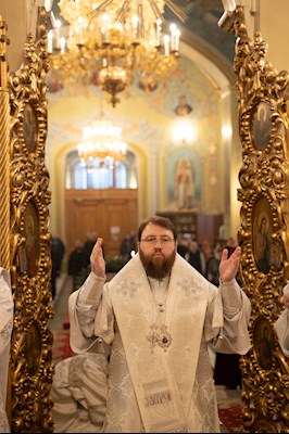 Митрополит Игнатий совершил Великую вечерню в соединении с Литургией святителя Василия Великого и чин Великого освящения воды в Покровском соборе г. Саратова