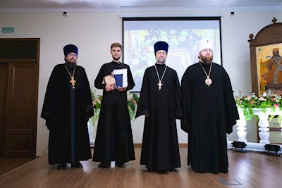 Митрополит Игнатий вручил дипломы выпускникам СПДС