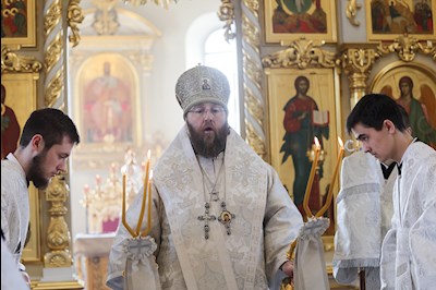 Митрополит Игнатий совершил Божественную литургию в кафедральном соборе Живоначальной Троицы г. Вольска